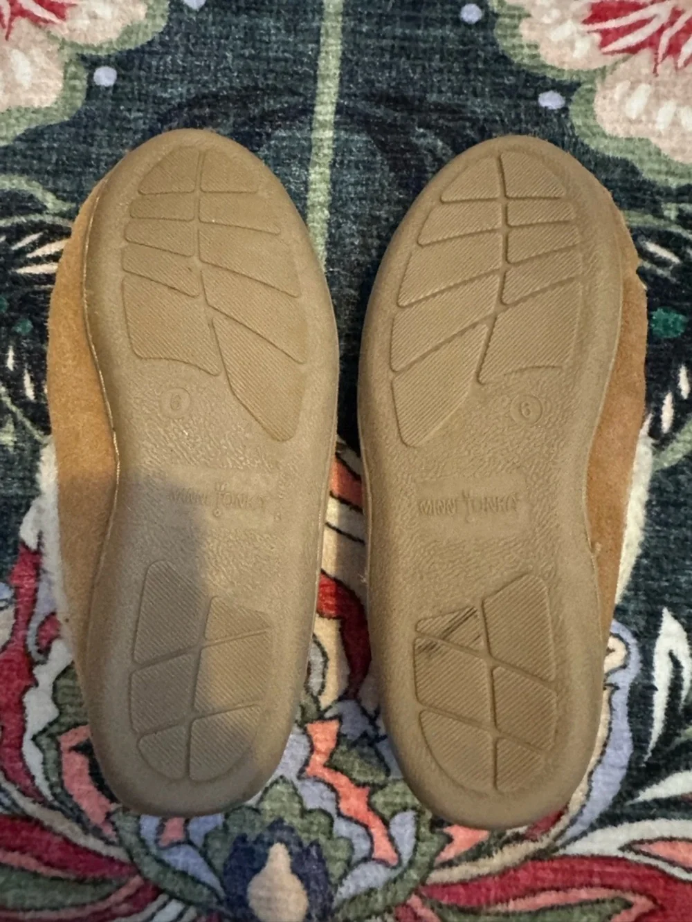 3/$25 Minnetonka Kids Tan Moccasin Slippers with Cream Faux-Fur Lining